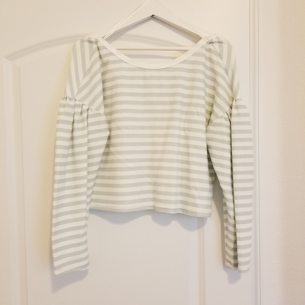 Cropped top sweater